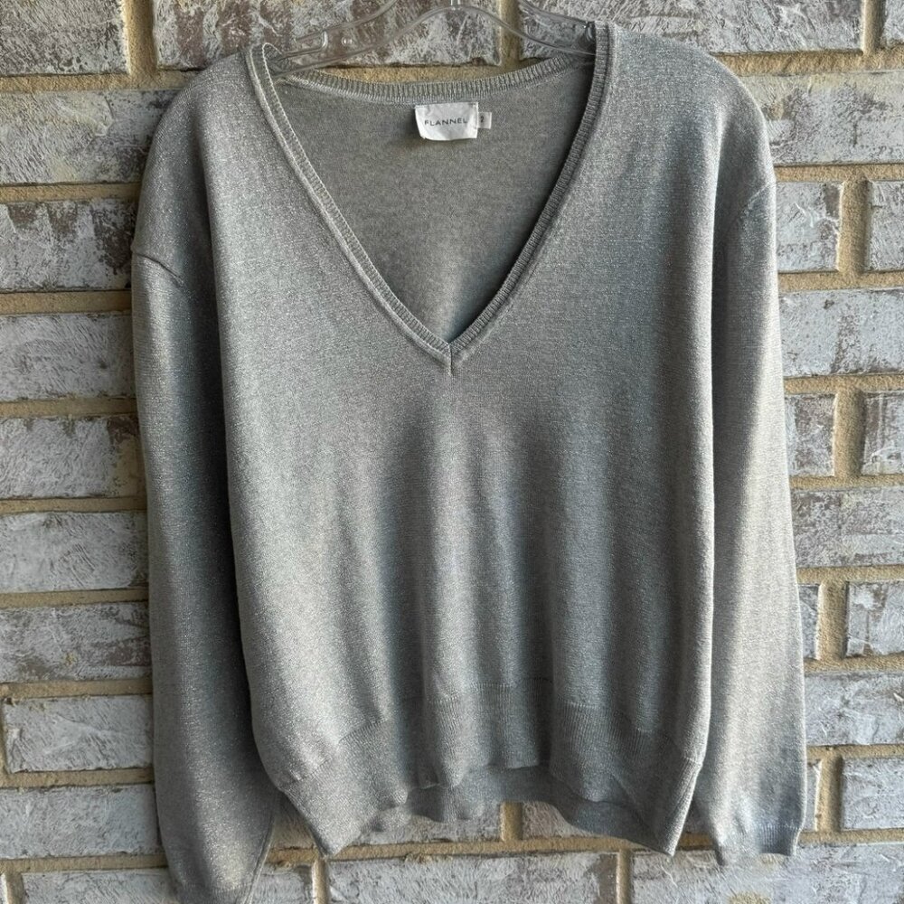 FLANNEL Long Sleeve V-Neck Gray/Silver Cotton Blend Sweater Women's Size 2 (M)